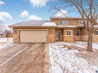 727 E 70th Pl, Sioux Falls, SD 57108