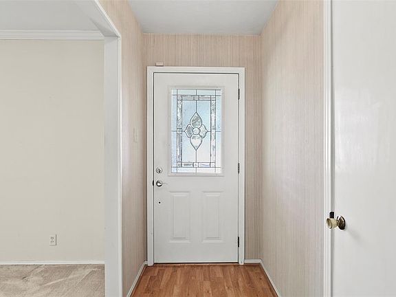 3rd image of 523 Parkview Ln