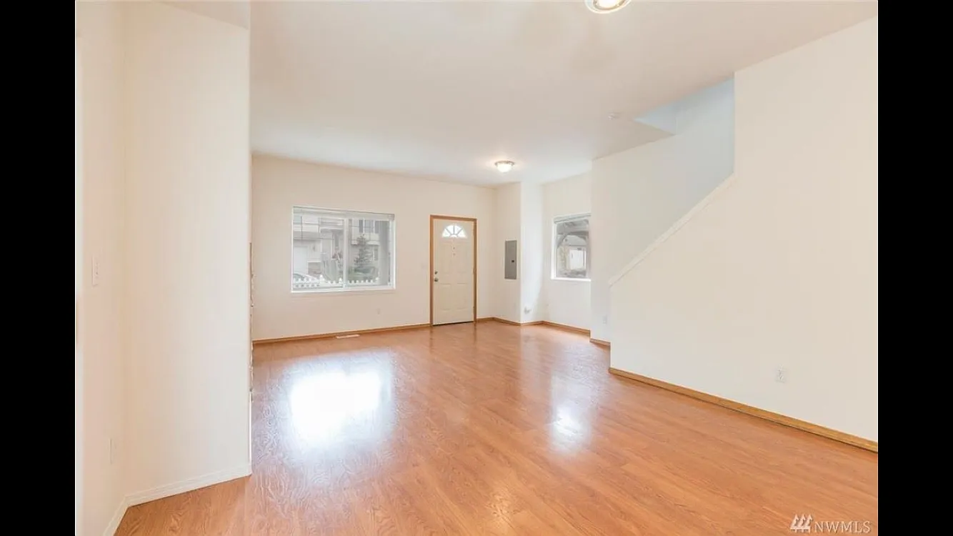 3 bed, 2.5 bath, 1460 sqft, $3,400 — Photo 3