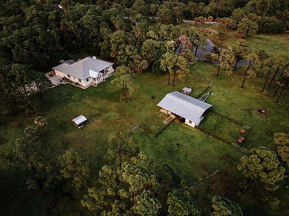 3rd image of 240 Snyder Dr