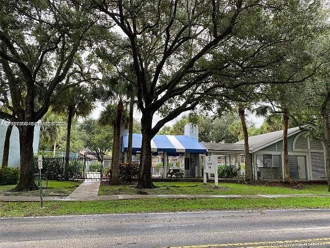 3 bed, 1186 sqft, $2,400 — Photo 3