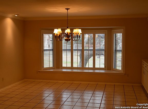 4th image of 1422 Circle Oak Dr