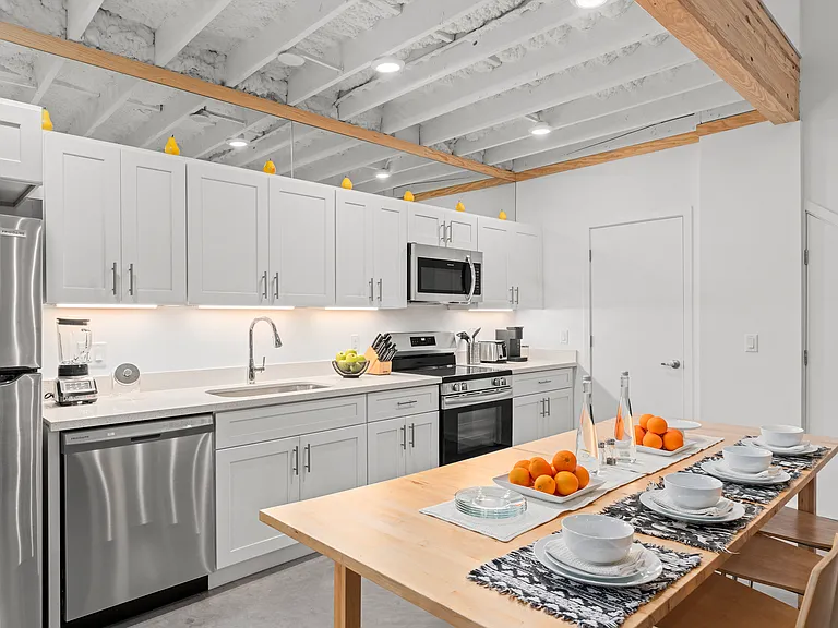 2046 S Forest Ave — Photo 5