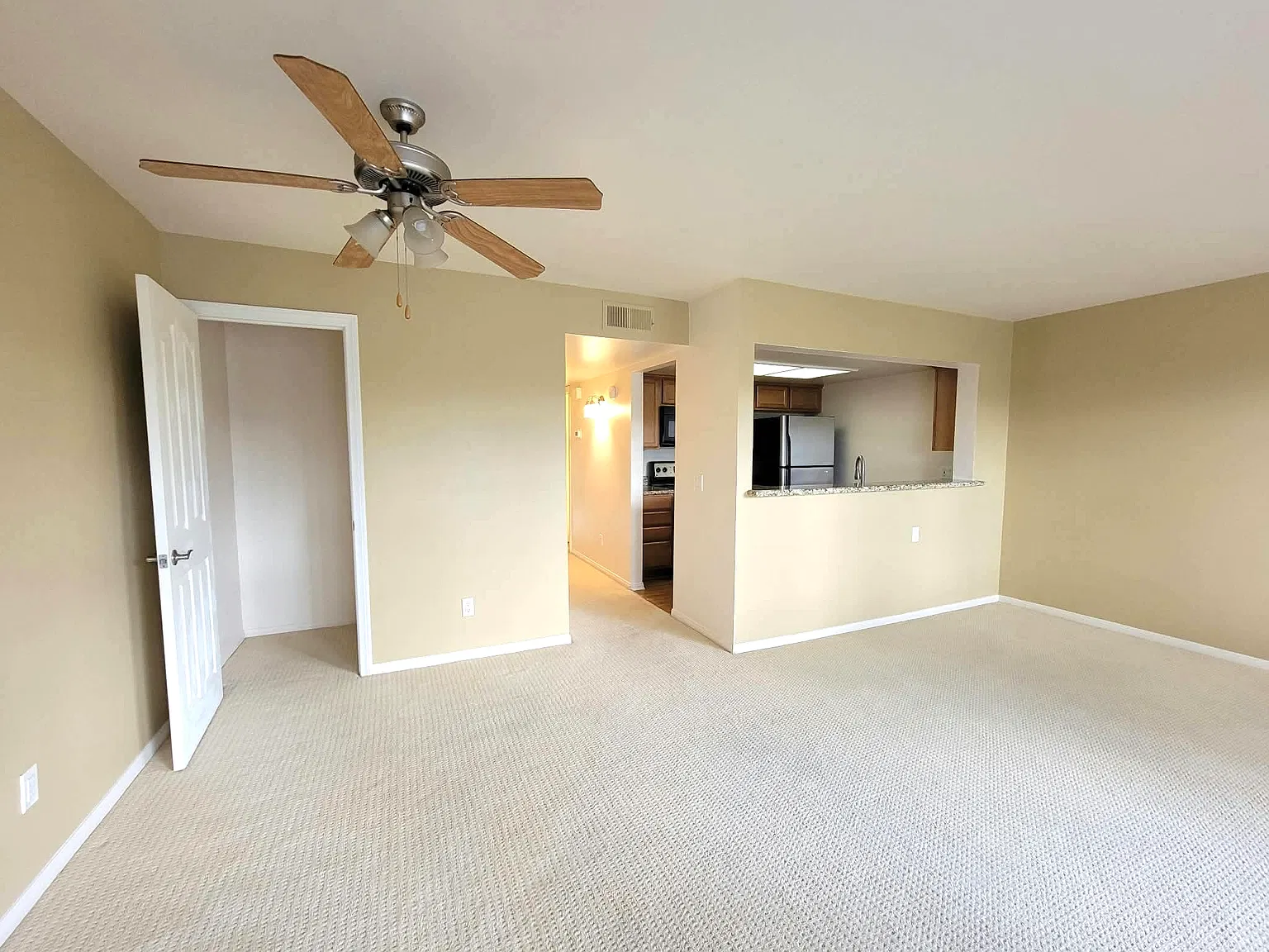 1 bed, 708 sqft, $2,365 — Photo 2