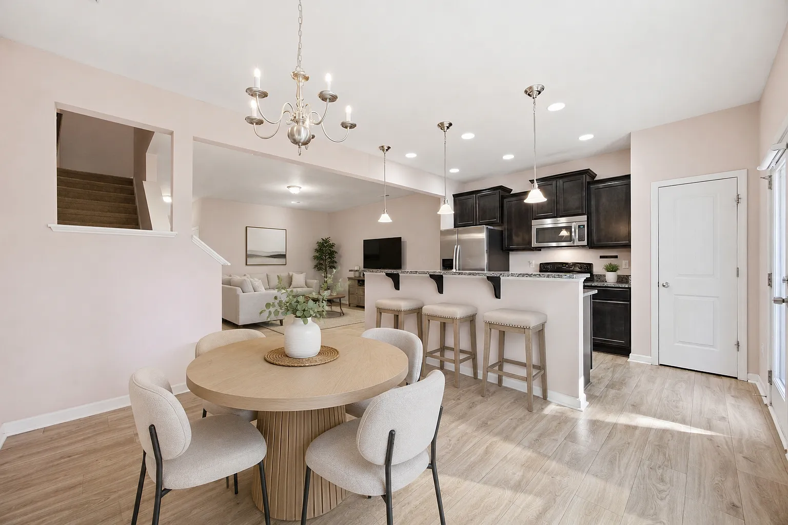 3 bed, 2.5 bath, 1684 sqft, $1,795 — Photo 3