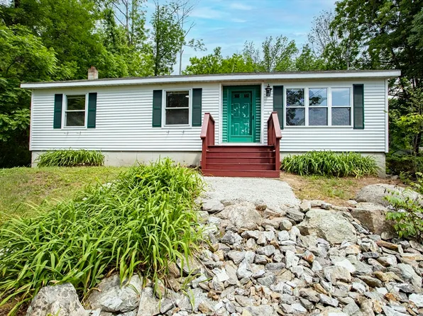 75 Mechanic St, Barre, MA 01005
