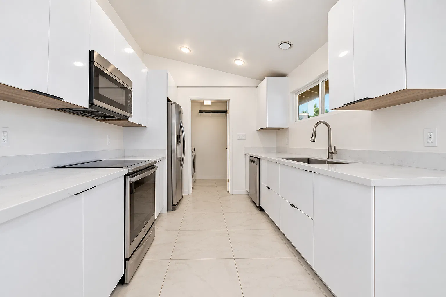 6 bed, 2098 sqft, $8,500 — Photo 1