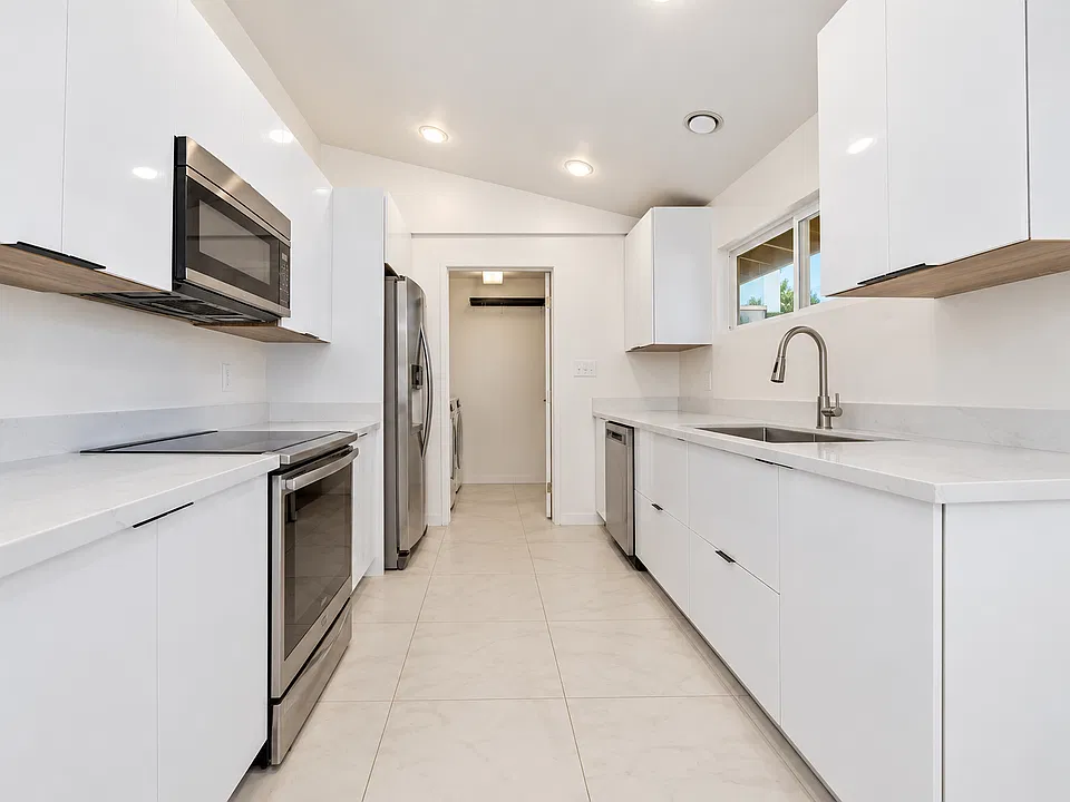 5241 Remington Rd