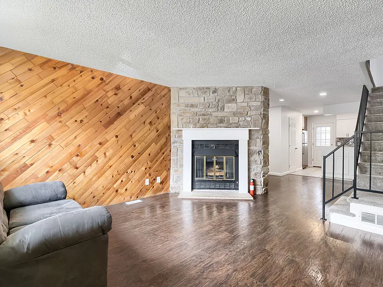 4177 Charleston Dr — Photo 2