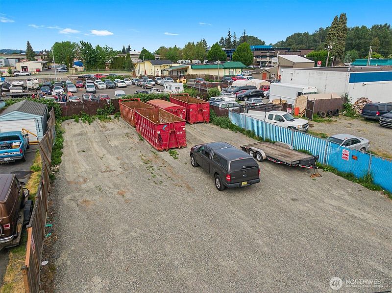 2nd image of 118 12th Street SE
