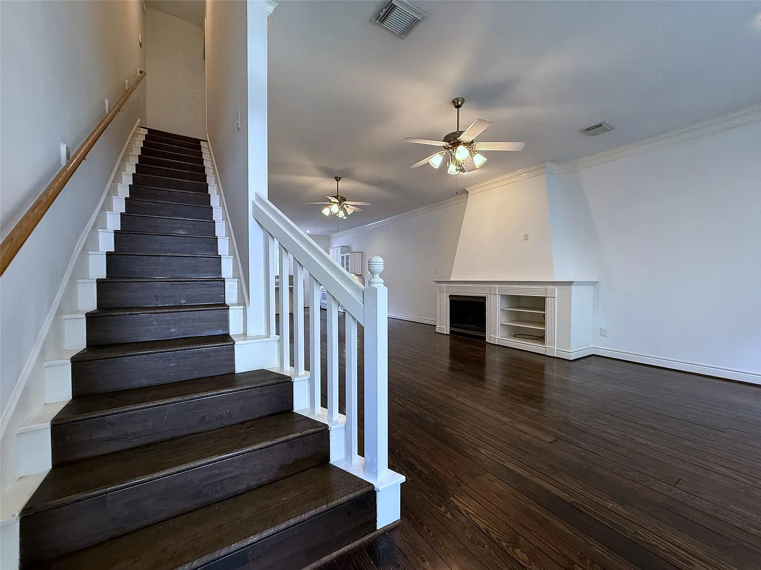 3 bed, 2.5 bath, 2313 sqft, $2,850 — Photo 2