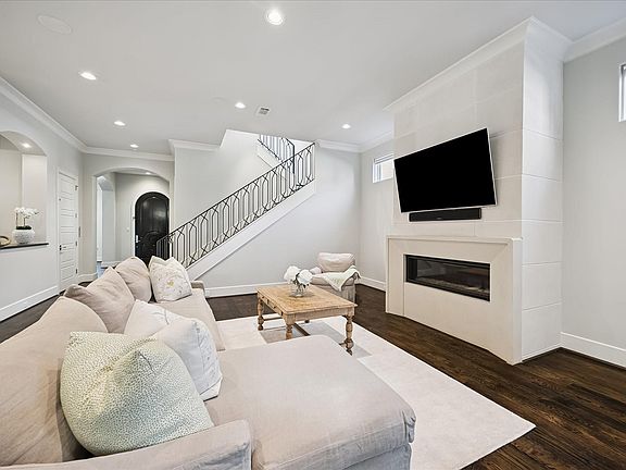 5th image of 2117 Dickey Pl