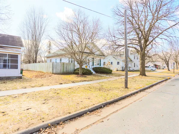 522 E Walnut Street, River Falls, WI 54022