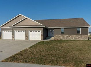 863 Mill Race Rd, Madelia, MN 56062