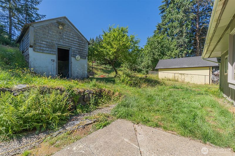 5th image of 533 E Walnut Street
