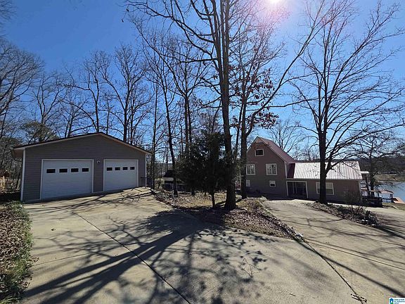 3rd image of 403 Eureka Rd