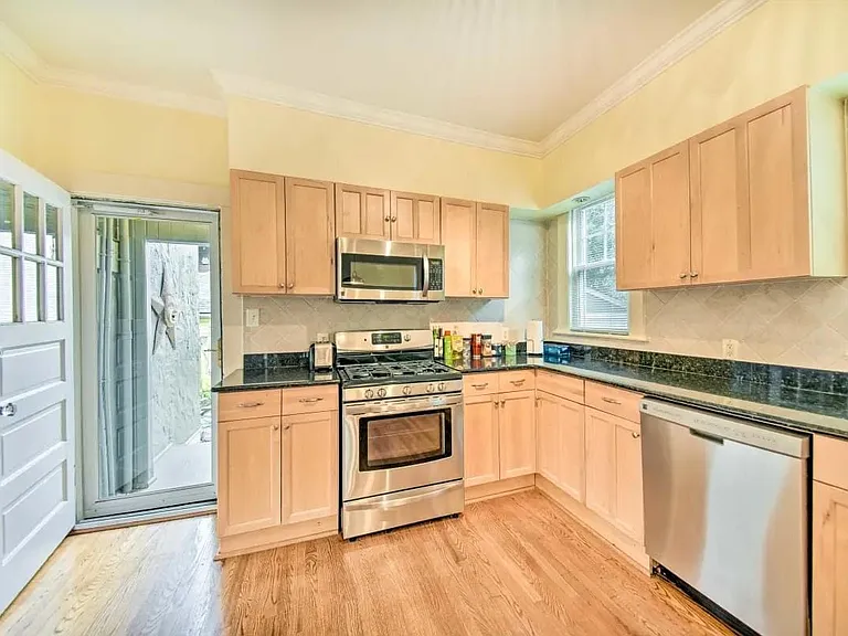 930 Gates Ave #1 — Photo 9