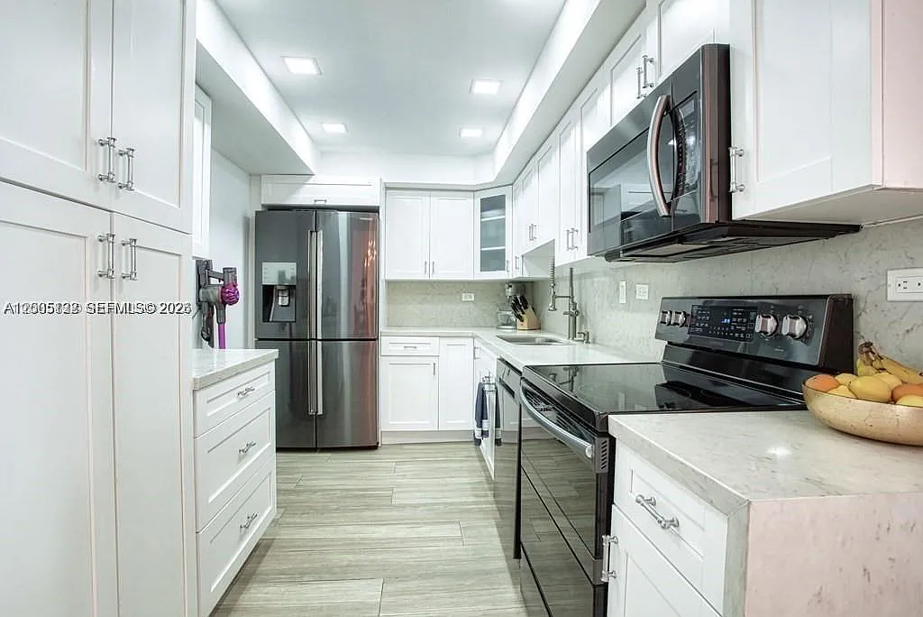 Delvista Towers Condo Tow — Photo 2