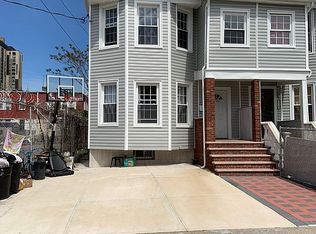 9513 Liverpool St, Jamaica, NY 11435