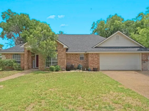 302 W Denison Dr, Robinson, TX 76706