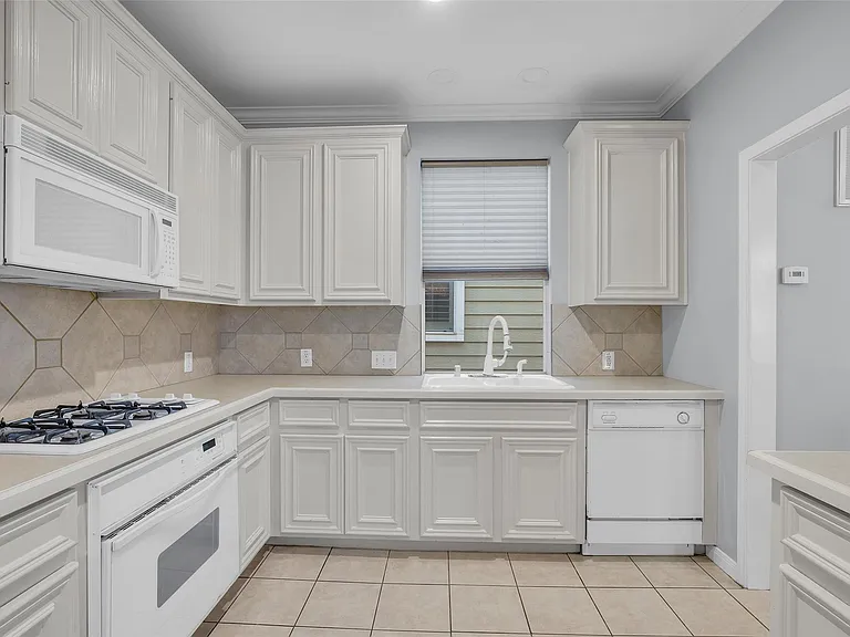 1417 W Webster St — Photo 17