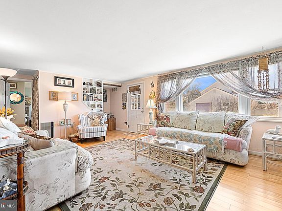 4th image of 1 E Kimberly Ave