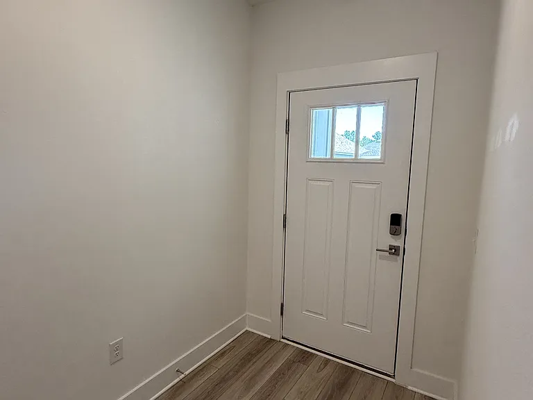 210 Lyla Ln — Photo 7