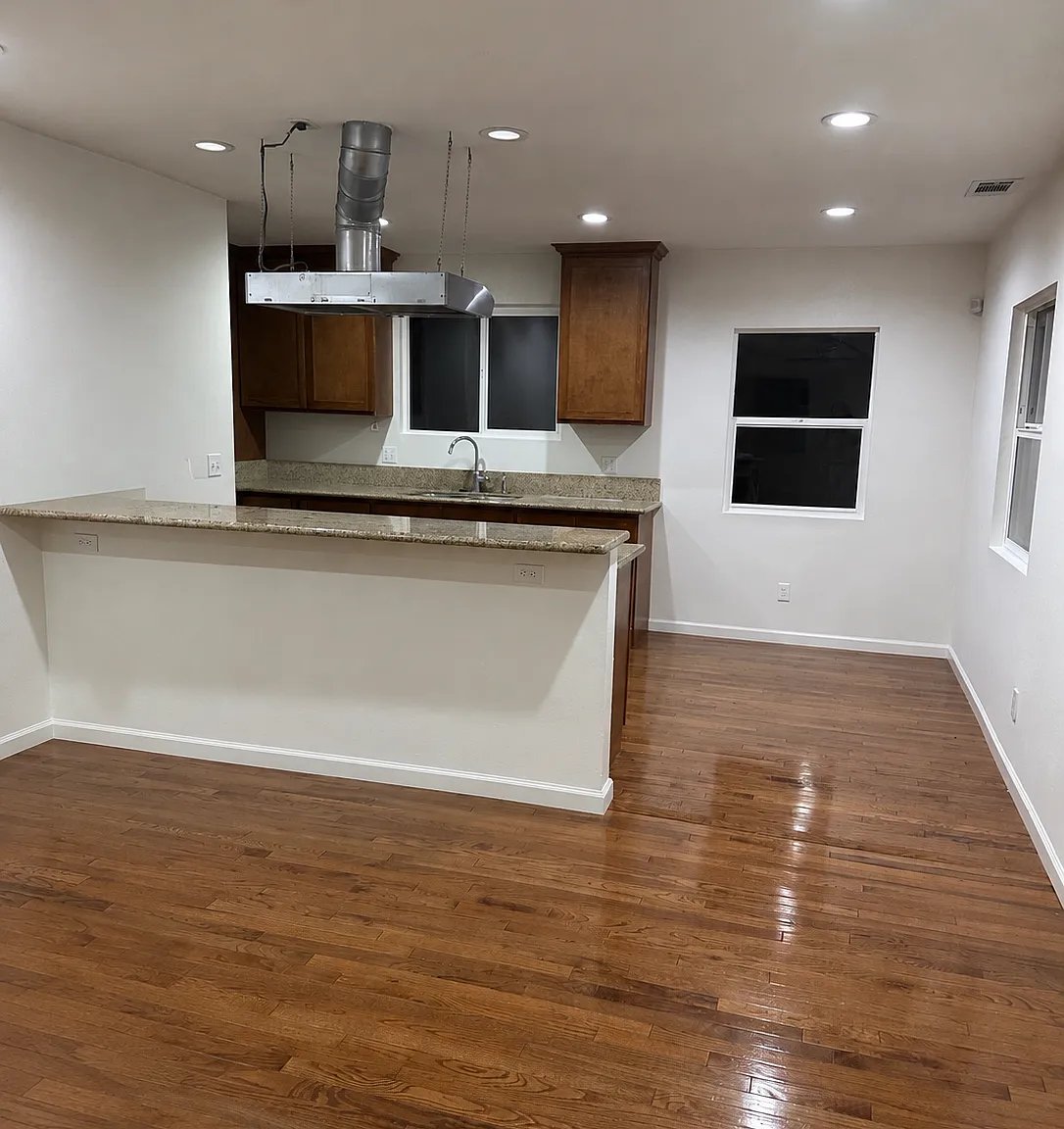 2 bed, 1.5 bath, 1055 sqft, $4,500 — Photo 4