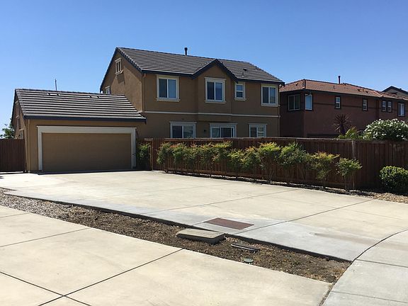 Extra large driveway offers room for RV/Boat parking.