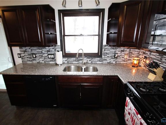 4th image of 7043 Sandyhill Way