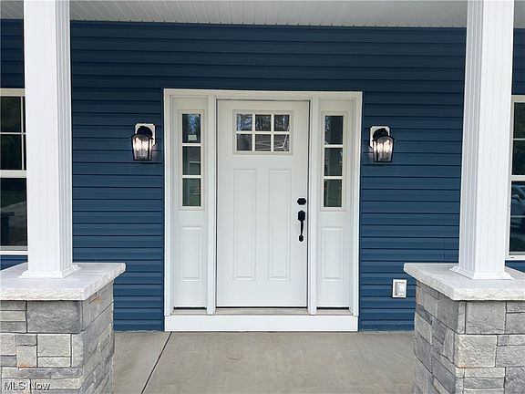 2nd image of 47590 Magnolia Ln