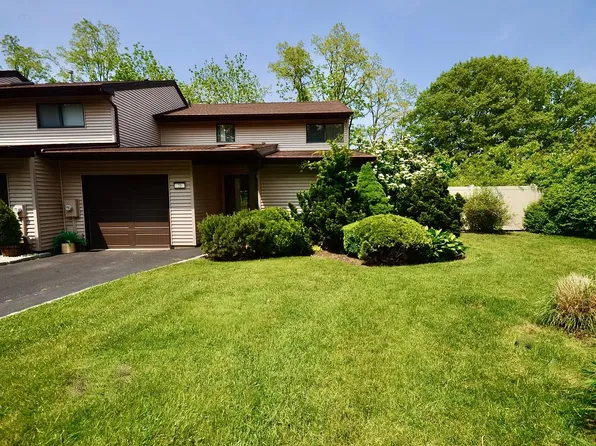70 Northgate Cir, Melville, NY 11747
