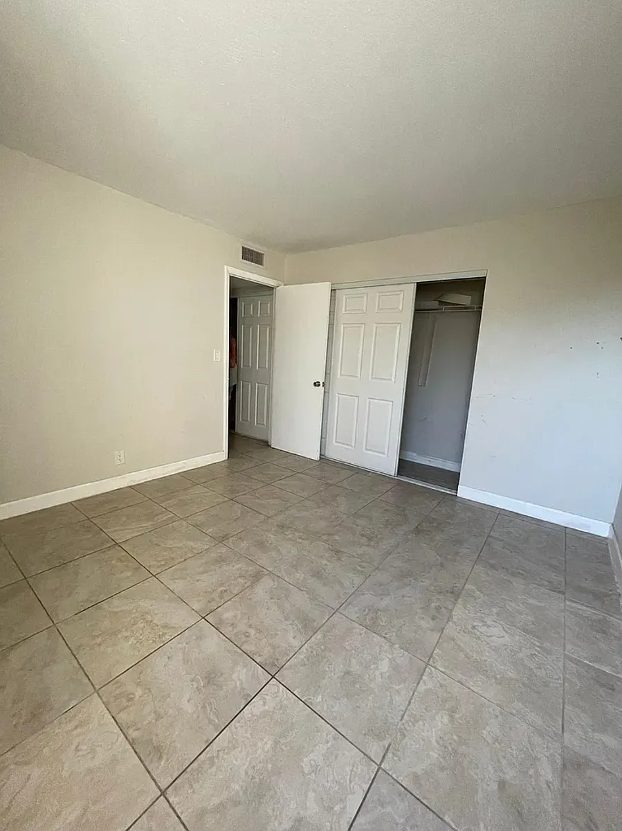 Building Photo - 2017 NW 46th Ave #302