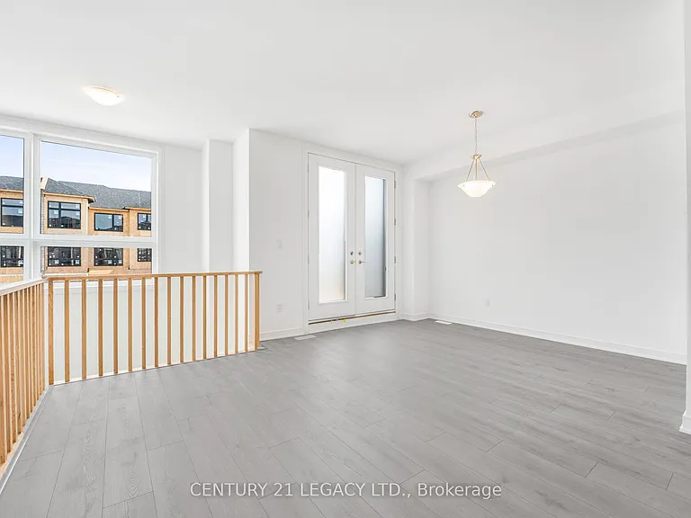 131 Blue Forest Cres — Photo 4