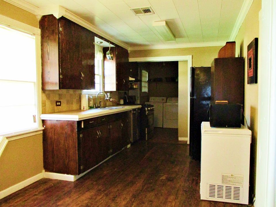 2nd image of 2128 Ellis Dr
