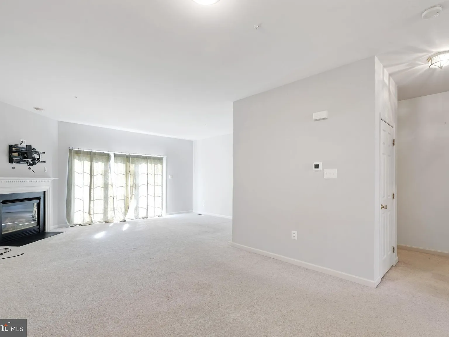 2 bed, 2.5 bath, 1696 sqft, $2,750 — Photo 3