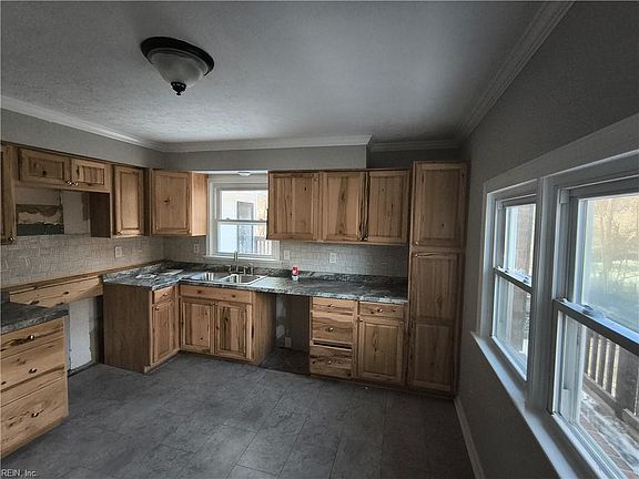 5th image of 7704 Roaring Run Rd
