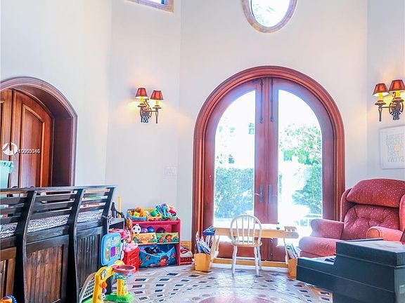 3rd image of 775 Curtiswood Dr #775