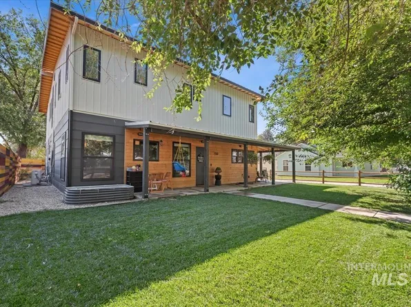 750 S 3rd St W #B, Mountain Home, ID 83647