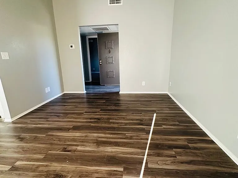3829 Whitney Ave — Photo 19