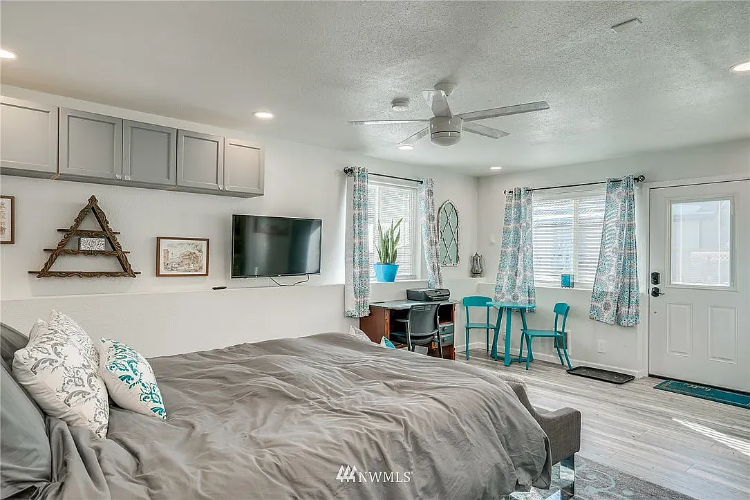 1 bed, 1200 sqft, $1,500 — Photo 2