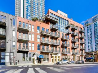 300 W Grand Ave APT 210, Chicago, IL 60654