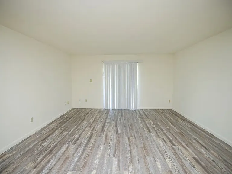 Brighton Apartments — Photo 22