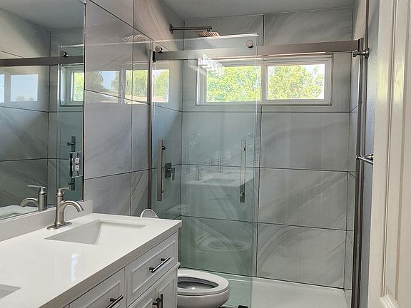 4th image of 11001 Robincreek Ln