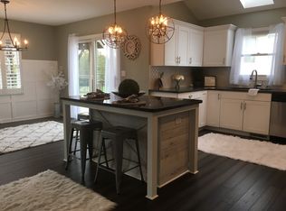 8404 Eaton Dr, Northfield, OH