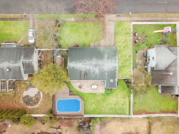 2nd image of 98 Ronkonkoma Blvd