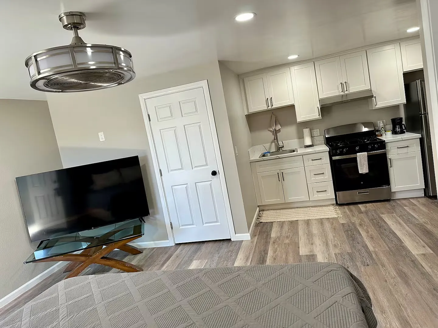 Studio, 600 sqft, $1,950 — Photo 3