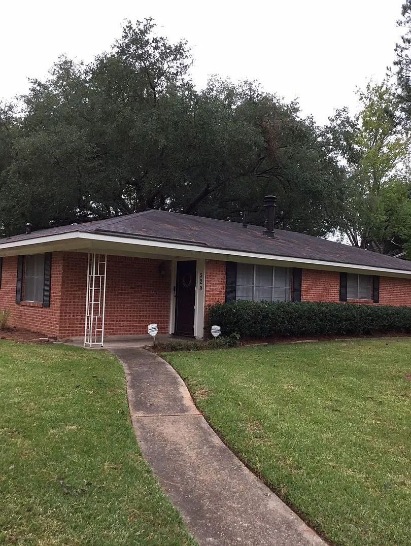 Very Nice Broadmoor Terrace Home-3 Bedroom 2 Bathroom-Large Corner Lot — Photo 1