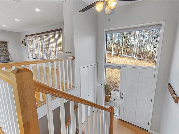 4th image of 3225 Laurel Dr