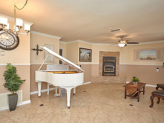 3rd image of 14140 Luna Rd